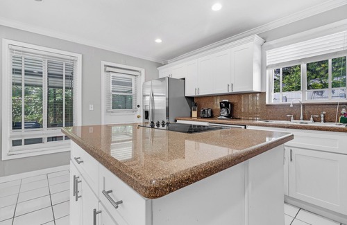 El Portal Casa | Spacious 5-bedroom, 2-bath home in picturesque El Portal, complete with AC