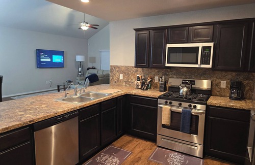 Barker Casa | Spacious 5-bedroom, 7 beds house in lovely Katy with Wi-Fi, AC and more!