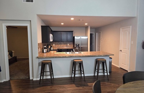 Barker Casa | Spacious 5-bedroom, 7 beds house in lovely Katy with Wi-Fi, AC and more!