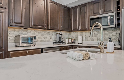 Village of Bloomfield Casa | Spacious 5-bedroom/7Tv's/Game Room