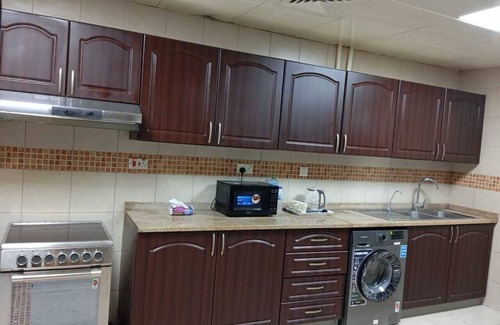 Abu Dhabi Apartamento | Spacious 5-bedroom apartment in lovely Abu Dhabi with AC, WiFi