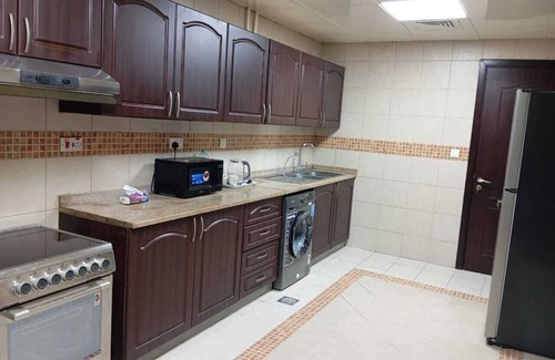 Abu Dhabi Apartamento | Spacious 5-bedroom apartment in lovely Abu Dhabi with AC, WiFi