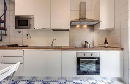 Santissima Annunziata Apartamento | Spacious 5-bedroom apartment in charming Firenze with AC