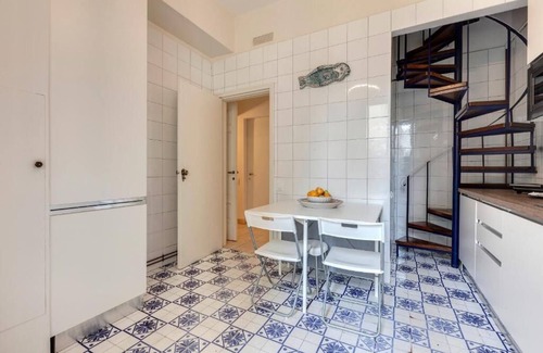 Santissima Annunziata Apartamento | Spacious 5-bedroom apartment in charming Firenze with AC