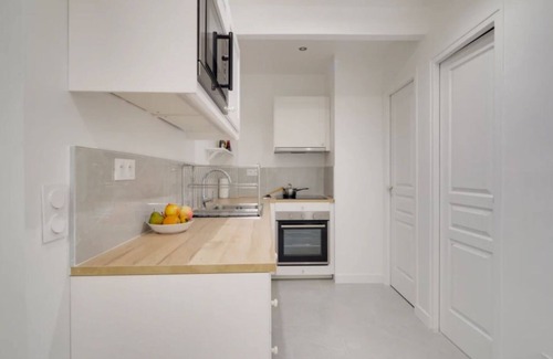 Champs-Elysees Apartamento | Spacious 5-bedroom apartment with AC, WiFi in delightful Paris