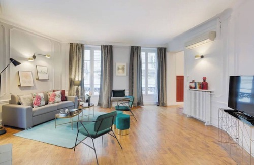 Champs-Elysees Apartamento | Spacious 5-bedroom apartment with AC, WiFi in delightful Paris