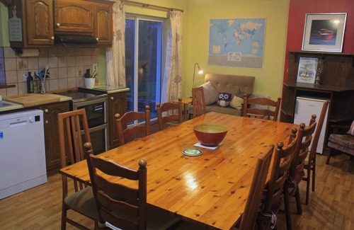 Aghadoe Casa | Spacious 5-bedroom bungalow in awesome Killarney with WiFi