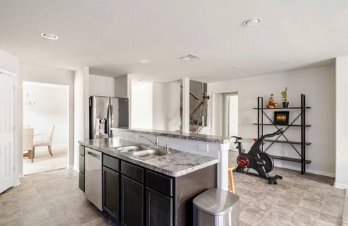 Rosenberg Casa | Spacious 5-bedroom building in charming Rosenberg with WiFi, AC, fitness room