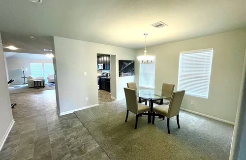 Rosenberg Casa | Spacious 5-bedroom building in charming Rosenberg with WiFi, AC, fitness room