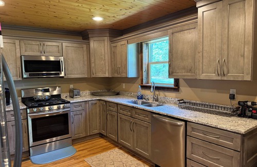 Duff Cabina | Spacious 5-bedroom cabin in enchanting LaFollette up on McCloud Mountain