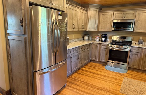 Duff Cabina | Spacious 5-bedroom cabin in enchanting LaFollette up on McCloud Mountain