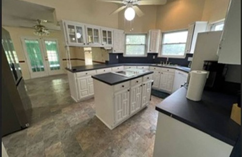Gordonville Cabina | Spacious 5-bedroom cabin in charming Howe with WiFi, AC