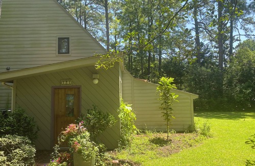 Manteo Casa | Spacious 5-bedroom family house on one acre in charming Manteo