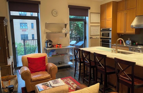Upper Manhattan Casa | Spacious 5-bedroom Gut Renovated Triplex Brownstone in vibrant NYC