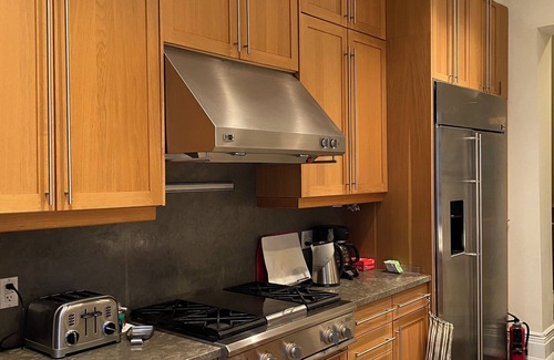 Upper Manhattan Casa | Spacious 5-bedroom Gut Renovated Triplex Brownstone in vibrant NYC