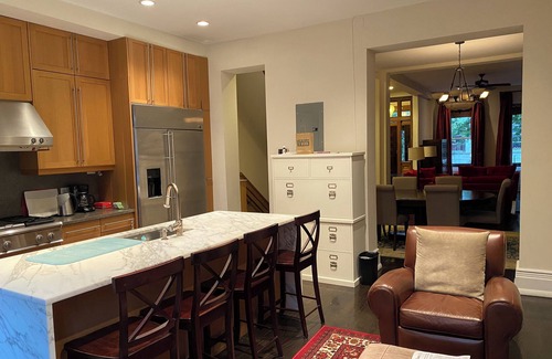 Upper Manhattan Casa | Spacious 5-bedroom Gut Renovated Triplex Brownstone in vibrant NYC
