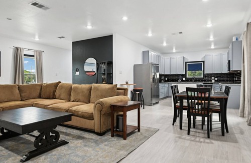 Fort Worth Casa | Spacious 5-bedroom house in delightful Fort Worth with WiFi, AC