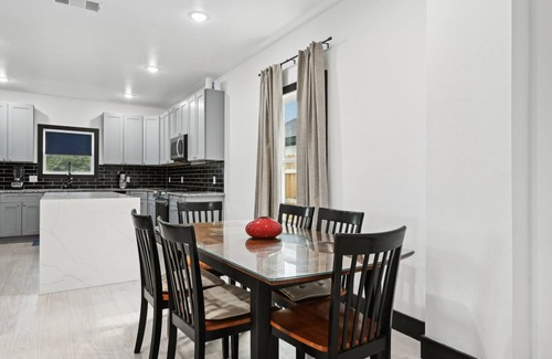 Fort Worth Casa | Spacious 5-bedroom house in delightful Fort Worth with WiFi, AC