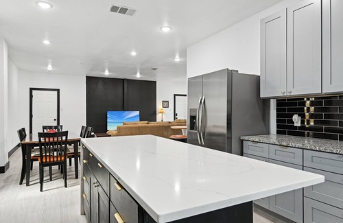 Fort Worth Casa | Spacious 5-bedroom house in delightful Fort Worth with WiFi, AC