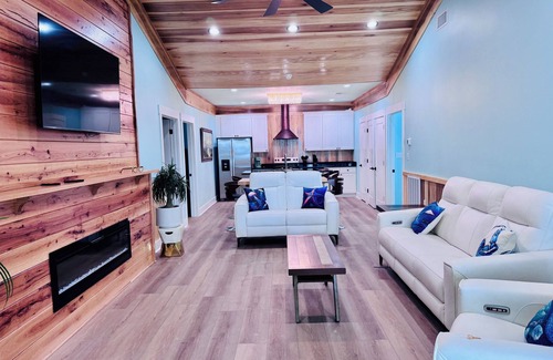 Long Beach Casa | Spacious 5-bedroom house in peaceful Long Beach with AC