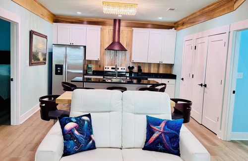 Long Beach Casa | Spacious 5-bedroom house in peaceful Long Beach with AC