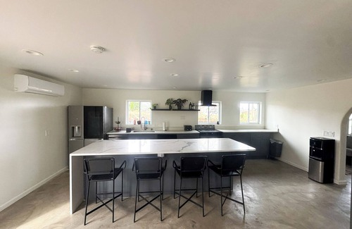 Oakley Casa | Spacious 5-bedroom house with AC, WiFi in welcoming Asheville