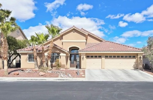 Las Vegas Casa | Spacious 5-bedroom house in amazing Las Vegas with fitness room, WiFi