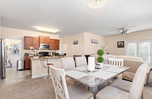 Riverdale Casa | Spacious 5-bedroom house with AC, WiFi in charming Riverdale 3 Spa-Like Baths