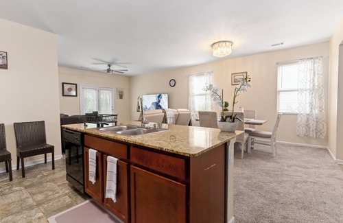 Riverdale Casa | Spacious 5-bedroom house with AC, WiFi in charming Riverdale 3 Spa-Like Baths