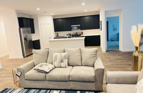 Rosenberg Casa | Spacious 5-bedroom house in Evergreen / Pool + Family Friendly