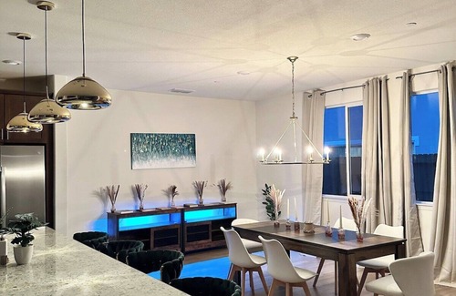 Roseville Casa | Spacious 5-bedroom house in enchanting Roseville with game room, WiFi