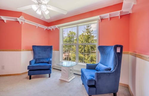 Tobyhanna Villa | SPACIOUS 5-BEDROOM HOME NEAR 42 ATTRACTIONS, SLEEPS 21/2, POOLS & GAME ROOM