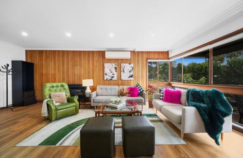 Endeavour Hills Casa | Spacious 5-Bedroom Home & Pool