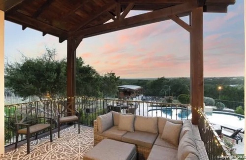 Boerne Casa | Spacious 5-bedroom home on private 9 ac. WiFi, AC, fitness in superb location