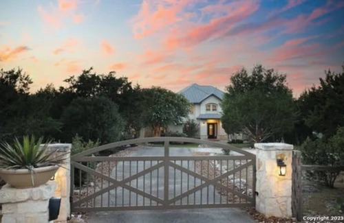 Boerne Casa | Spacious 5-bedroom home on private 9 ac. WiFi, AC, fitness in superb location