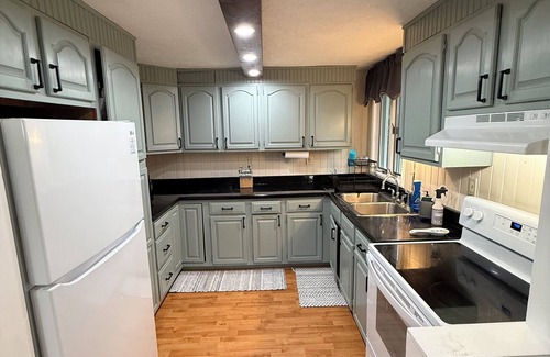 Laconia Casa | Spacious 5-bedroom home just steps from outdoor adventures!