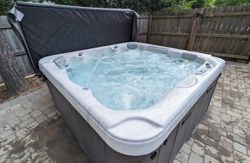 North Raleigh Casa | Spacious 5 Bedroom, Hot Tub, Arcade Room, EV Charger, Handicap & Quiet Culdesac!