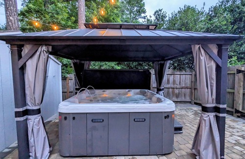 North Raleigh Casa | Spacious 5 Bedroom, Hot Tub, Arcade Room, EV Charger, Handicap & Quiet Culdesac!