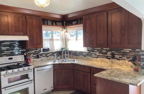 Anaconda Casa | Spacious 5-bedroom house in beautiful Anaconda with Salt water Hot Tub