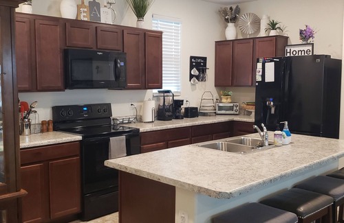 Goodyear Casa | Spacious 5-bedroom house in marvelous Goodyear with AC, WiFi