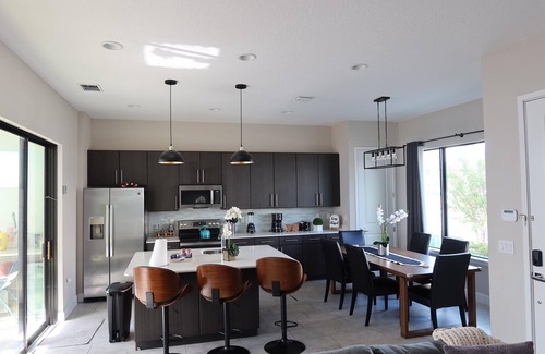 Loughman Casa | Spacious 5-bedroom house with AC and fitness room in fabulous Loughman