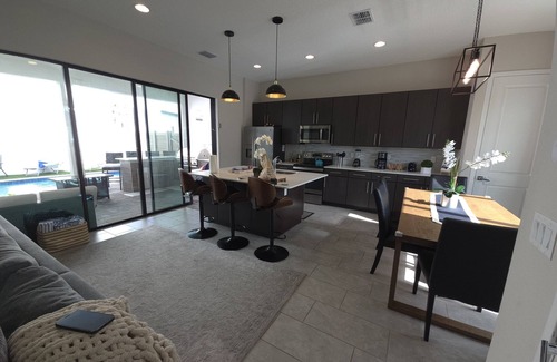 Loughman Casa | Spacious 5-bedroom house with AC and fitness room in fabulous Loughman