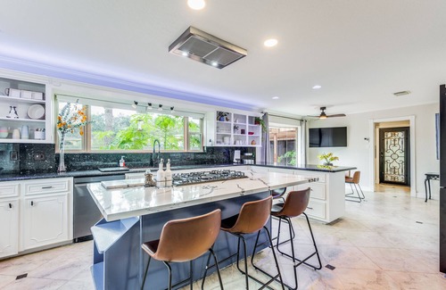 Pasadena Casa | Spacious 5-bedroom house with Pool, Tennis Court, and Fitness Room!