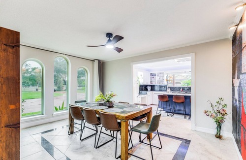 Pasadena Casa | Spacious 5-bedroom house with Pool, Tennis Court, and Fitness Room!
