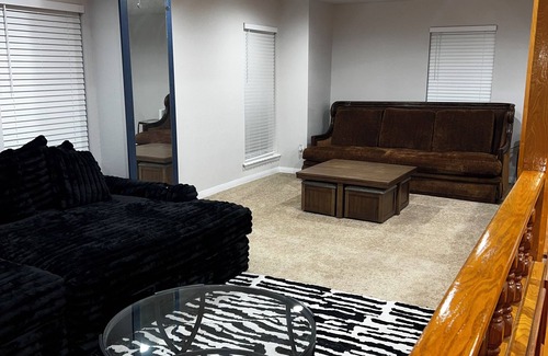 North Houston Casa | Spacious 5-bedroom house with AC, WiFi in awesome Houston