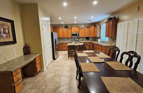 Maryvale Casa | Spacious 5-bedroom house 3 min from Cardinals Stadium and West Gate shopping