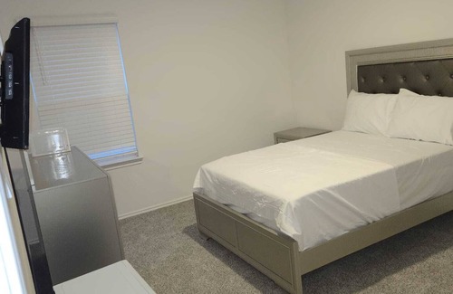 Rosenberg Casa | Spacious 5-bedroom house with WiFi and AC in charming Richmond.