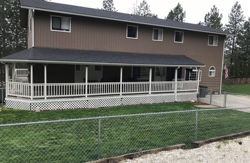 Elk Casa | Spacious 5-bedroom house in welcoming Elk with WiFi and AC