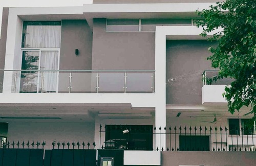 Lahore Casa | Spacious 5-bedroom house in fabulous Lahore with WiFi, AC