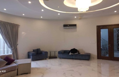 Lahore Casa | Spacious 5-bedroom house in fabulous Lahore with WiFi, AC